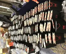 运动员在赛场奋力拼搏终于摘得桂冠获得金牌修改病句