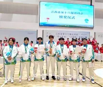 球场上的风波作文